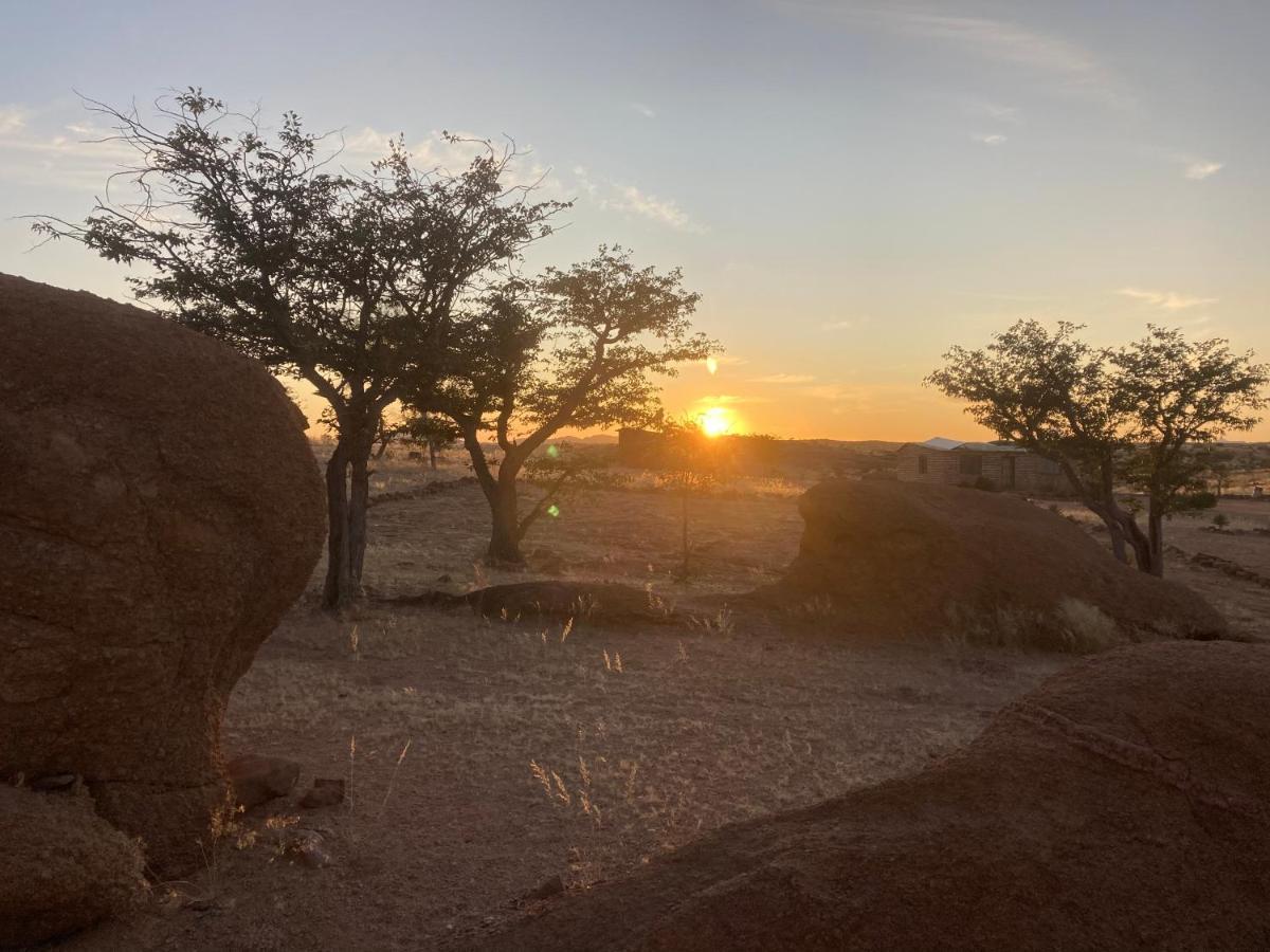 Ozohere Campsite And Himba Village Uis Экстерьер фото